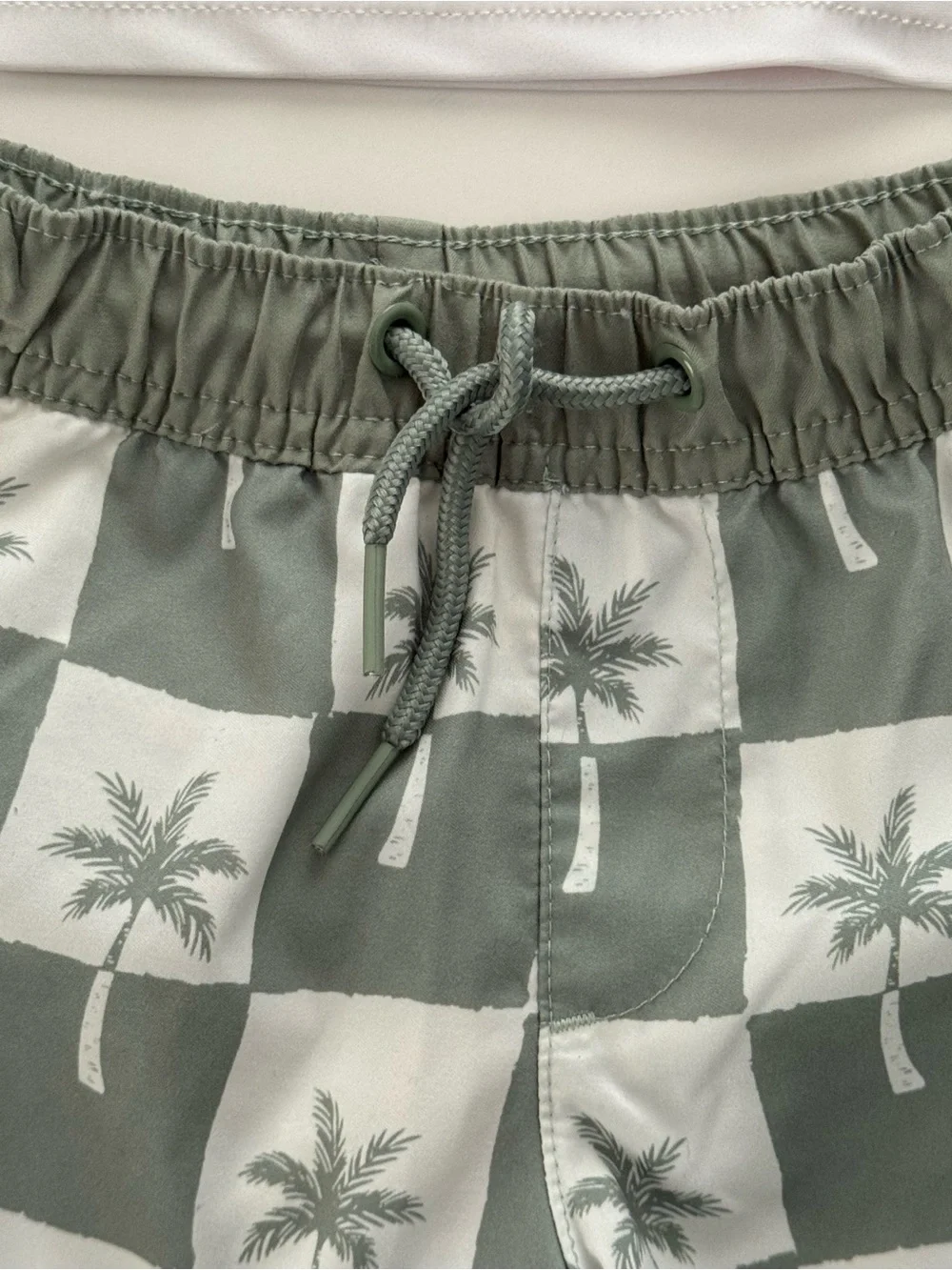 Tommy Bahamas Toddler Palm Print Rashguard Swimsuit Set‎ boys 18M - White & Sage